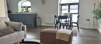 Charming 2-bedroom duplex apartment with WiFi in charming Norwich