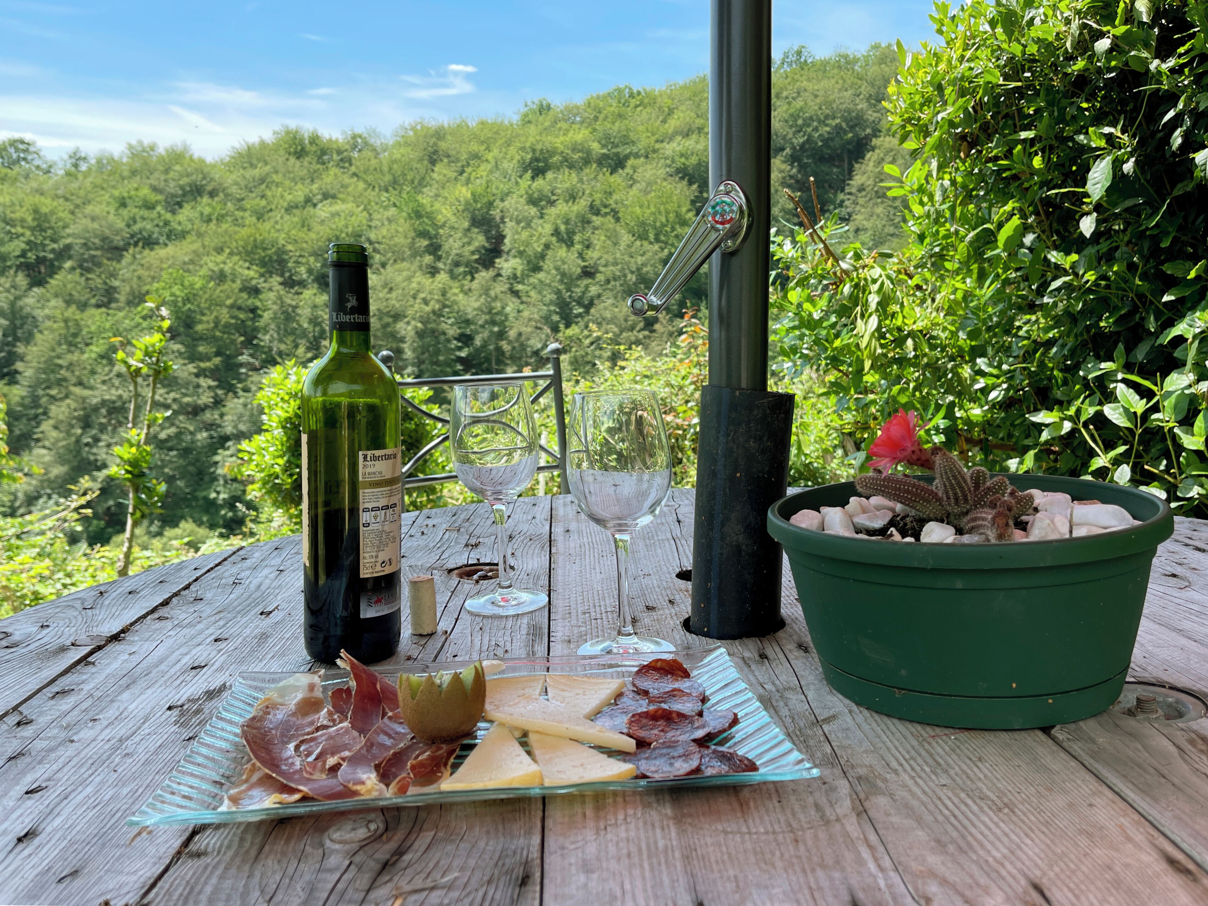 Egyptian cotton sheets, premium bedding, down comforters, bed sheets