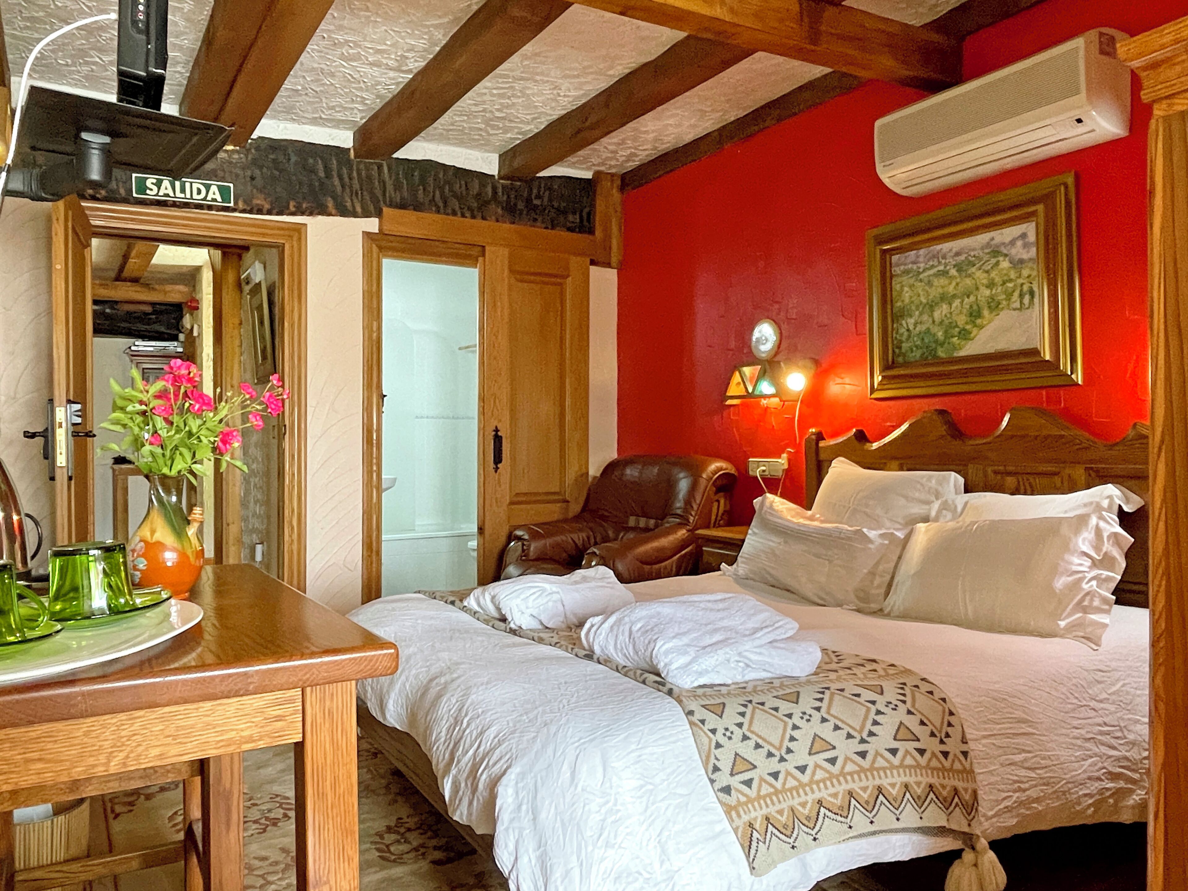 Egyptian cotton sheets, premium bedding, down comforters, bed sheets