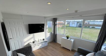 The Tiny House - modern peaceful beach getaway - Chalet on California sands.