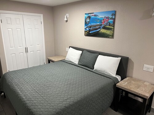 Studio Apartment - King Bed