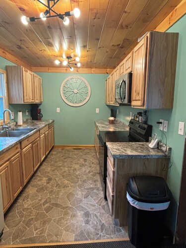 Cozy cabin with AC in phenomenal Waterville