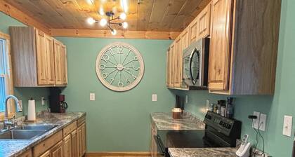 Cozy cabin with AC in phenomenal Waterville