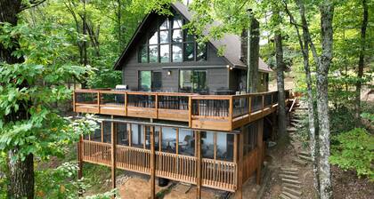 The Perfect Family Getaway! Sleeps 8, 3 BR-3 BA, Incredible VIEWS, Pet-Friendly