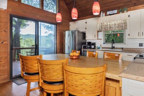 Dining - The Perfect Family Getaway Sleeps 8, 3 BR-3 BA, Amazing VIEWS and Pet-Friendly (Deep Gap)