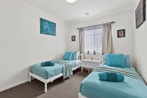 4 室のベッドルーム、アイロン / アイロン台、WiFi、ベッドシーツ