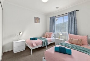 4 bedrooms, iron/ironing board, WiFi, bed sheets