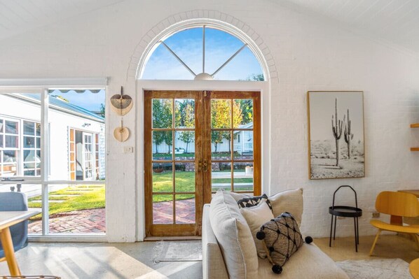 TV, fireplace, ping pong