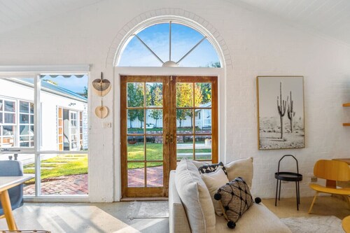 The Bail - Belmont/ Pet Friendly