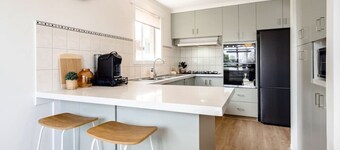 Views on the Avenue - Clifton Springs