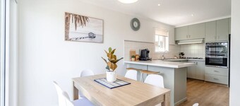 Views on the Avenue - Clifton Springs
