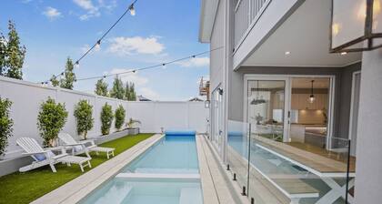 Hamptons in Torquay - 5 bath, Pool, Spa & Theatre!