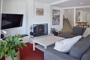 تلفزيون، مدفأة، تنس طاولة