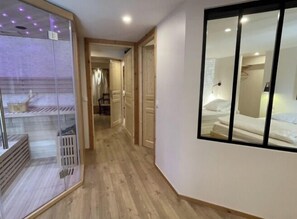 7 bedrooms, iron/ironing board, WiFi