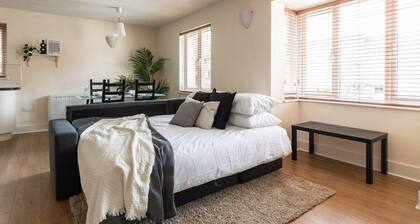 Modern Fully Furnished Apartment/ 2 Parking Spaces