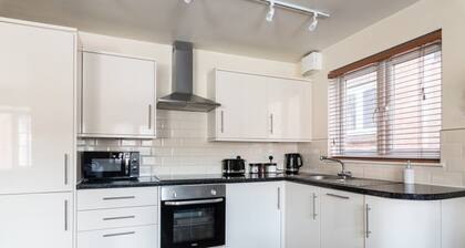 Modern Fully Furnished Apartment/ 2 Parking Spaces