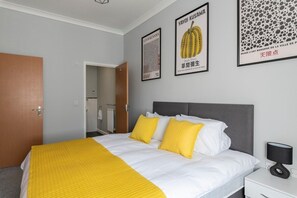 2 habitaciones, tabla de planchar con plancha, wifi y ropa de cama 