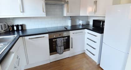 Luxury 2 BR Fully Furnished Flat- 2 Parking Spaces