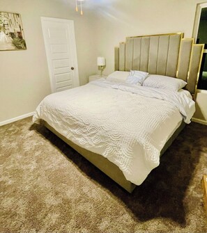 3 bedrooms, iron/ironing board, WiFi, bed sheets