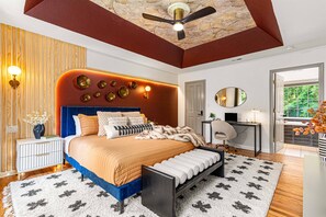 6 chambres, bureau, fer et planche à repasser, lit parapluie