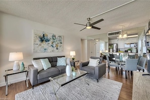 Smart TV, books - Unobstructed Gulf Views From All Rooms & Balcony + Direct Beach Access ! (Marco Island)