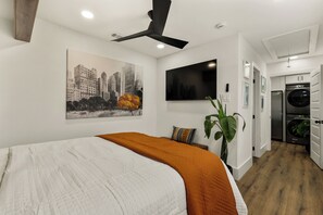 3 habitaciones, tabla de planchar con plancha, wifi y ropa de cama 