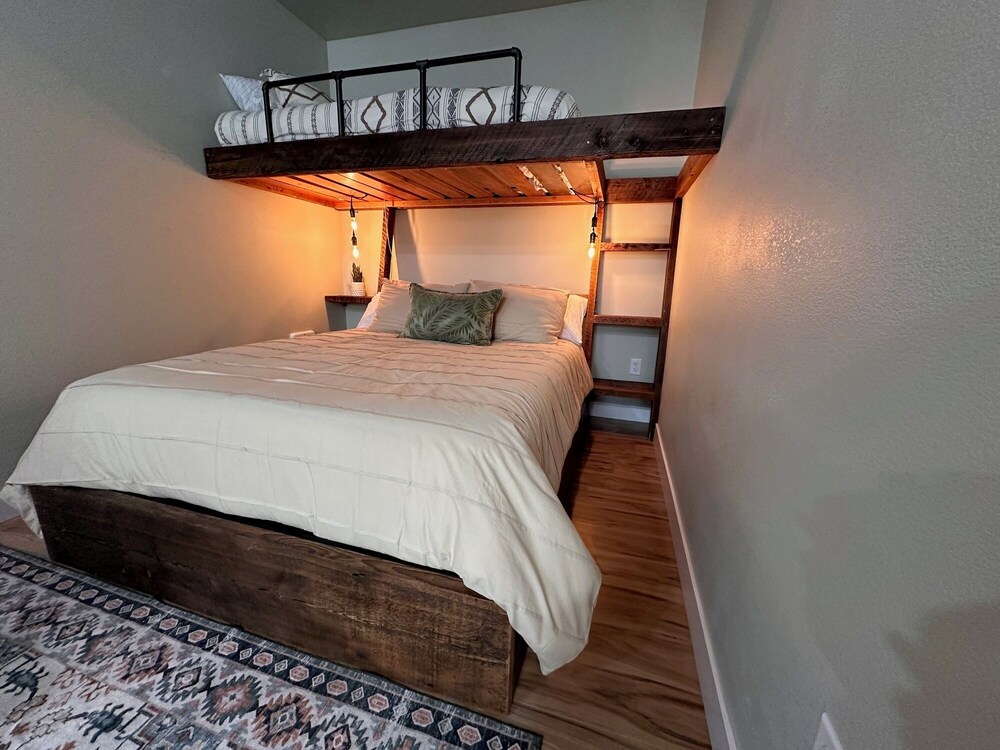 Cozy MainLevel Studio with Unique Bunk in Historic Moscow, Idaho Moscow Vrbo