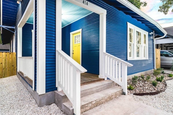 Exterior detail - Mins to Downtown | Chef's Kitchen | BBQ | Games (San Antonio)