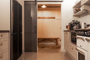 Kaffetrakter/tekoker, kjøleskap, mikrobølgeovn og ovn