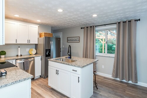 Huge Fenced Yard | Near Airport I-70 I-75