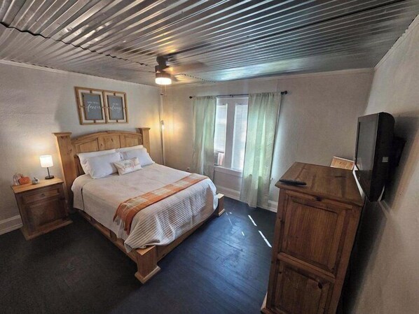 Bügeleisen/Bügelbrett, kostenloses WLAN, Bettwäsche