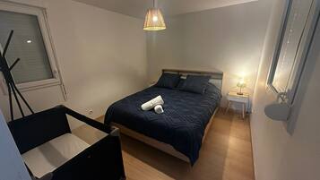 3 bedrooms, desk, iron/ironing board, WiFi