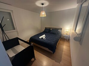 3 bedrooms, desk, iron/ironing board, WiFi