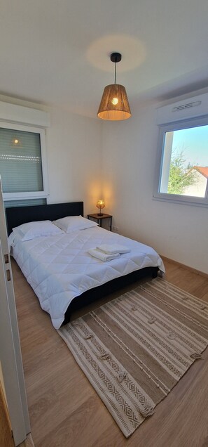 3 bedrooms, iron/ironing board, WiFi, bed sheets