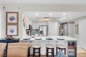 Fridge, microwave, oven, stovetop - Emerald Escape! Newly remodeled spacious 3-bedroom condo with oversized balcony! (Destin)