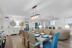 Dining - Emerald Escape! Newly remodeled spacious 3-bedroom condo with oversized balcony! (Destin)