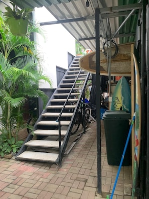 Property grounds - Cozy and basic private unit in lovely Jaco with WiFi, AC, across from the surf (jaco)