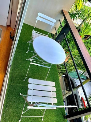 Outdoor dining - Cozy and basic private unit in lovely Jaco with WiFi, AC, across from the surf (jaco)