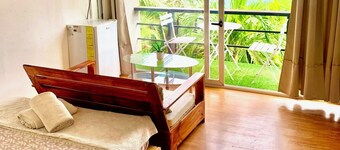 Cozy and basic private unit in lovely Jaco with WiFi, AC, across from the surf