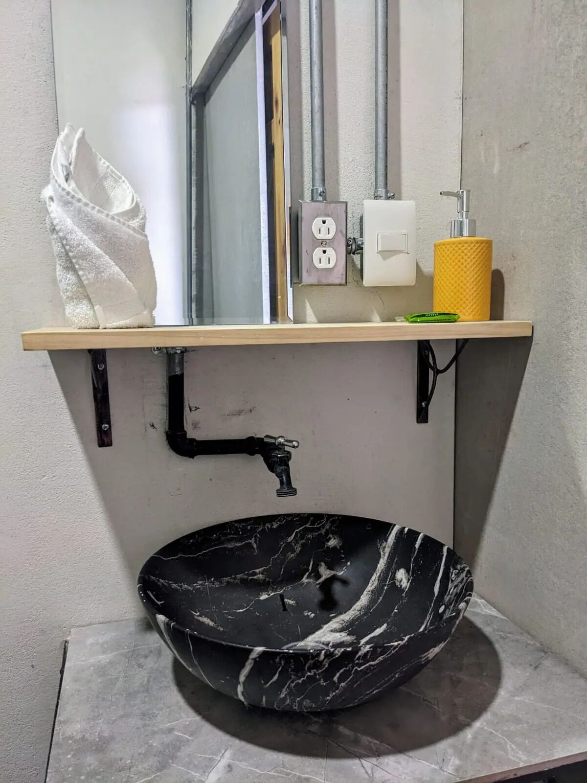 Dusche, Handtücher, Seife, Toilettenpapier