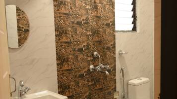 Business Double Room | Bathroom | Shower, free toiletries, slippers, towels