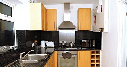 Cozy Birmingham house JLR NEC Airport ResortsWorld