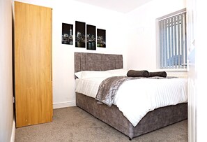 3 bedrooms, iron/ironing board, WiFi, bed sheets