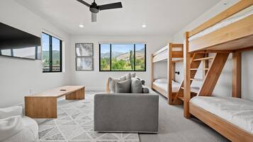 3 bedrooms, iron/ironing board, travel crib, free WiFi