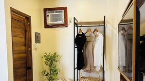 スタンダード ルーム ダブルベッド 1 台 禁煙 専用バスルーム | WiFi (無料)