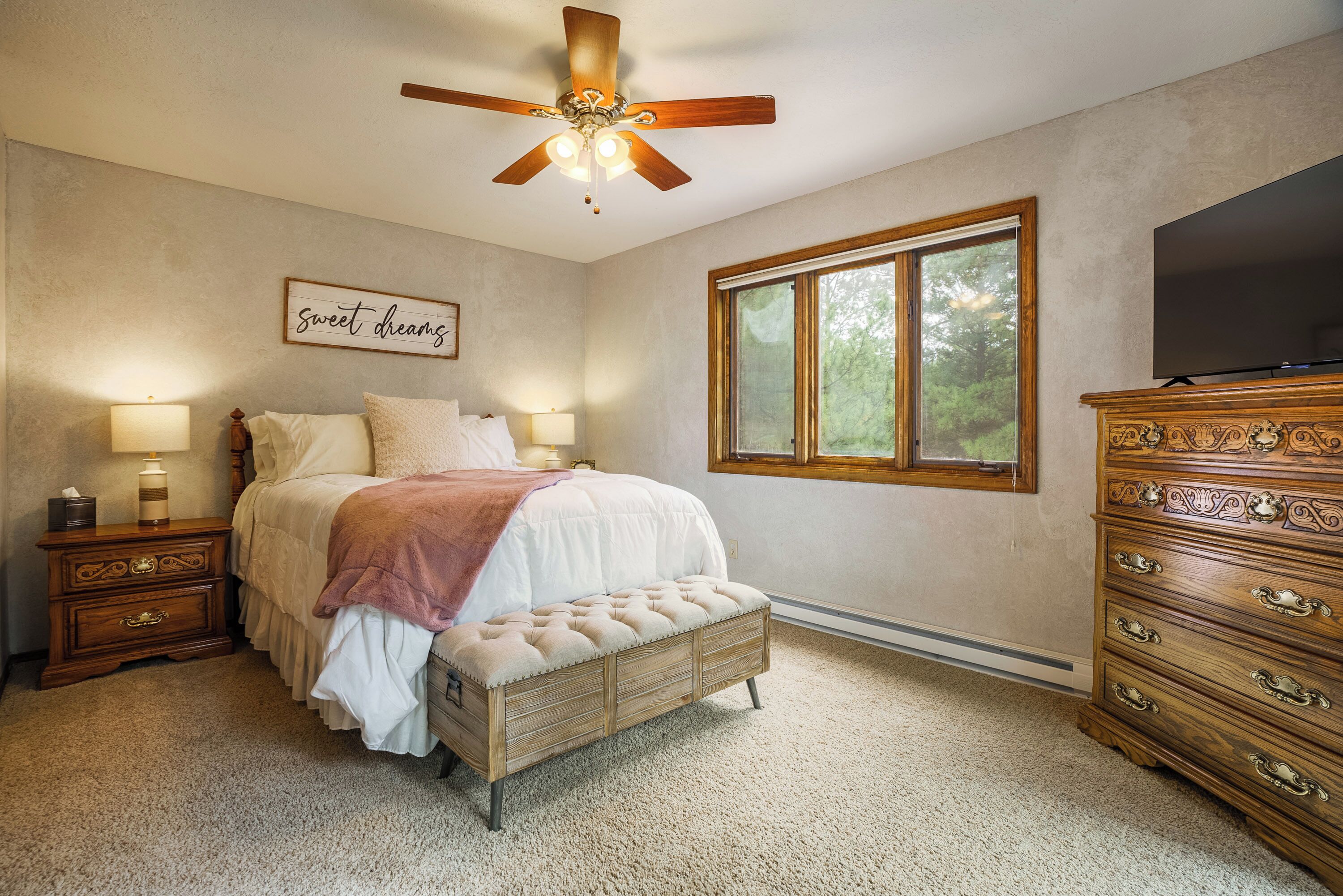 3 多间卧室、免费 WiFi、床单