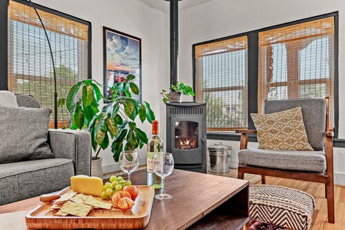  Pet Friendly, EV Charger, Great Backyard, Near DT, NMSU, & Mesilla