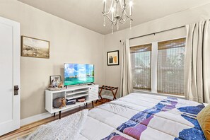 2 bedrooms, iron/ironing board, travel cot, free WiFi