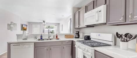Micro-ondes, four, plaque de cuisson, lave-vaisselle