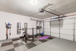 Fitness facility - Welcoming 3 Bed/2 Bath Home near IAH (Humble)